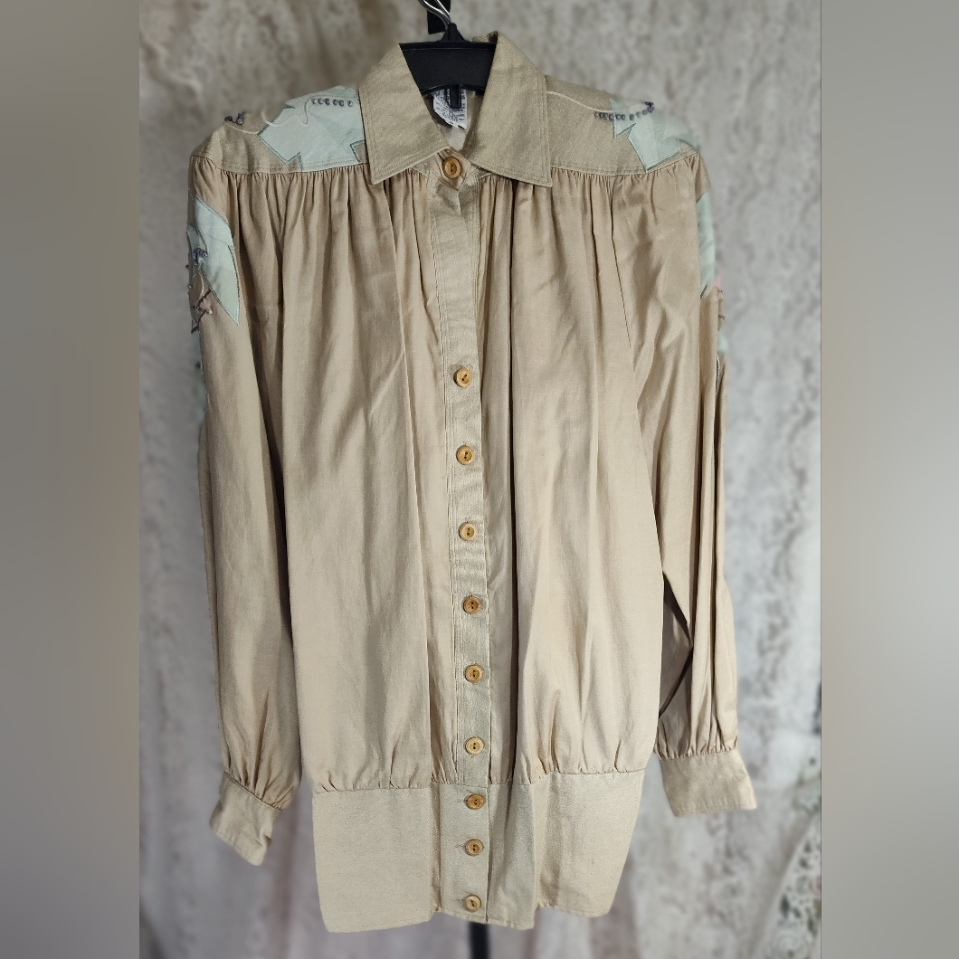 Beige Khaki Top With Embroidered Appliques Nwot
